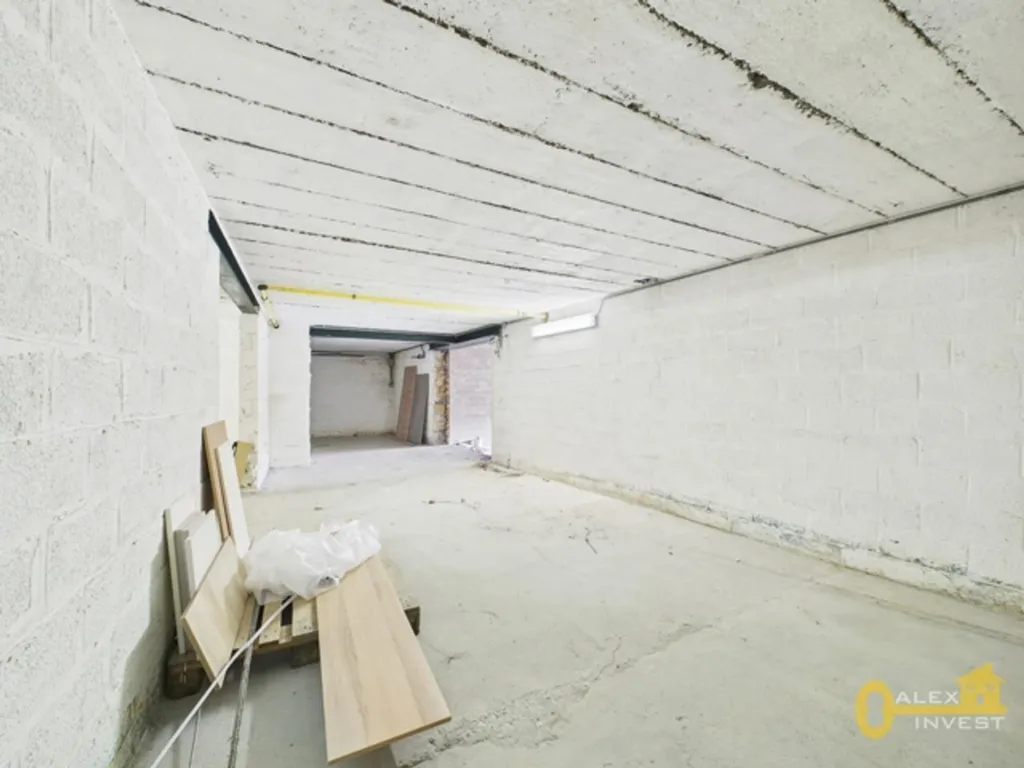 Garaaž - Mixed-Use Building with Development Potential in Belgium