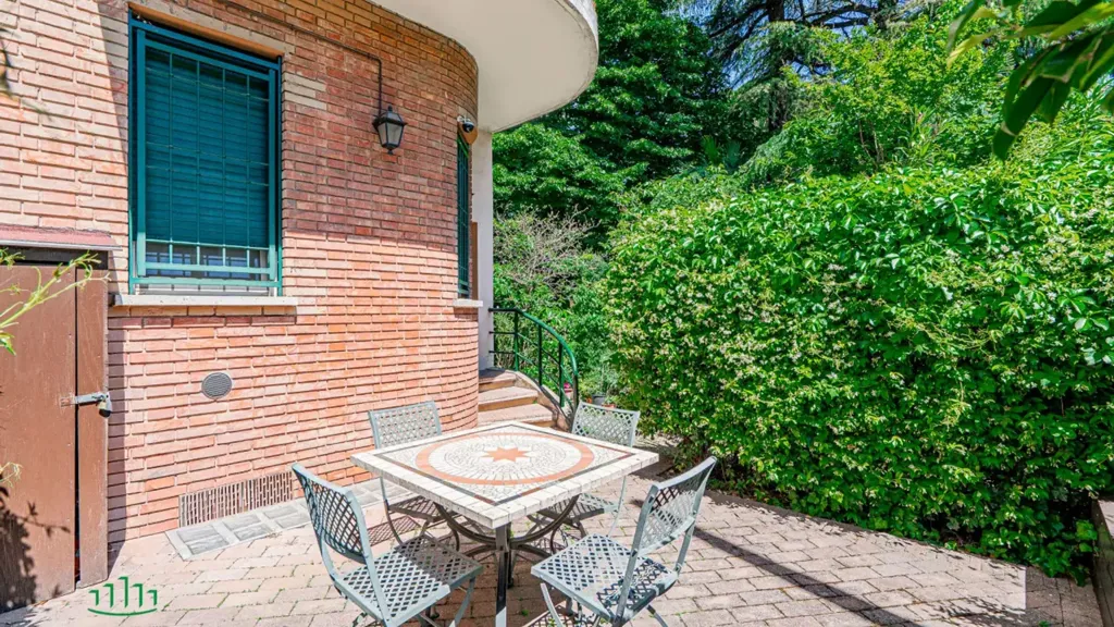 Terrasse - Armed Bilocale with Private Patio in Bologna