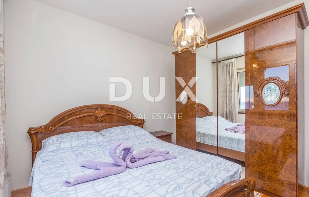 Magamistoad - Two-Unit House with Sea View in Karlobag
