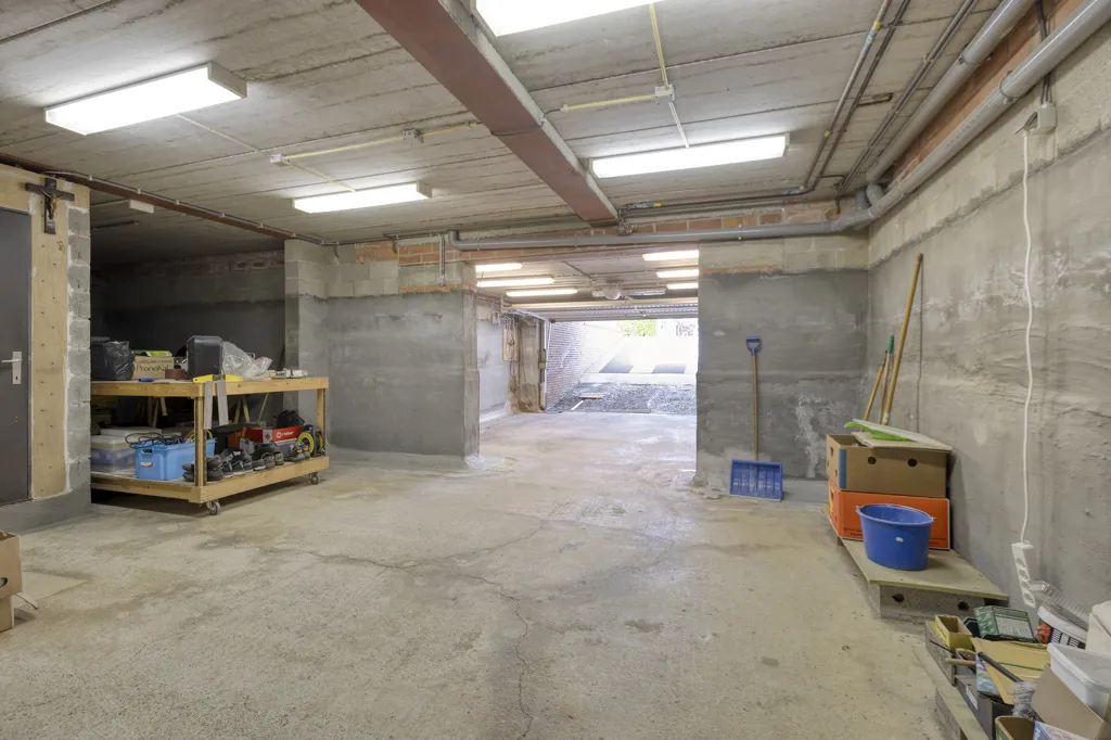 Garage - Half-ouverte Bébouwée avec Jardin à Kuringen