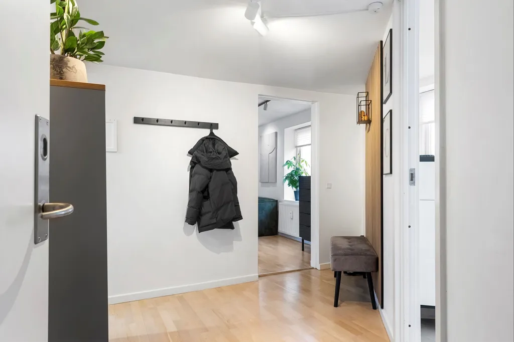hallway_entrance