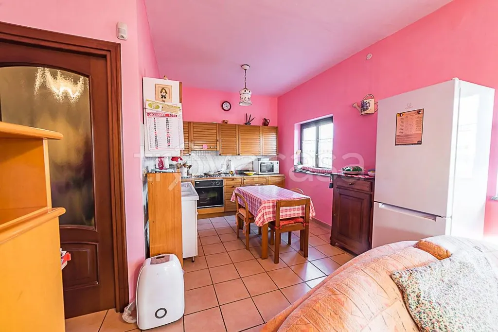Cuisine - Villa with Garden in Faule, Piemonte