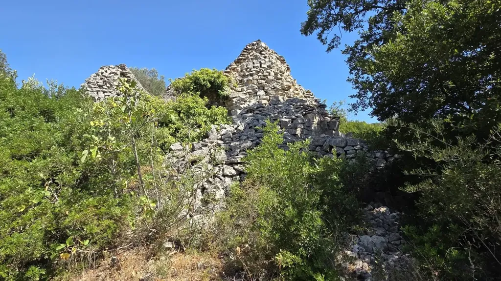 Jardin - Trullo Complex for Renovation in Cisternino