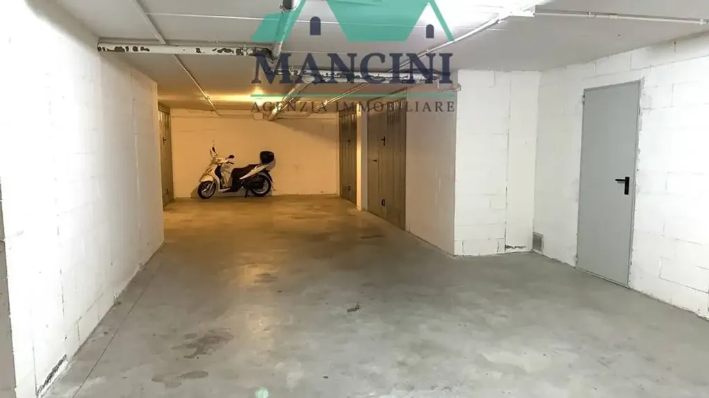 Garage - Independent House with Garden in Jesi