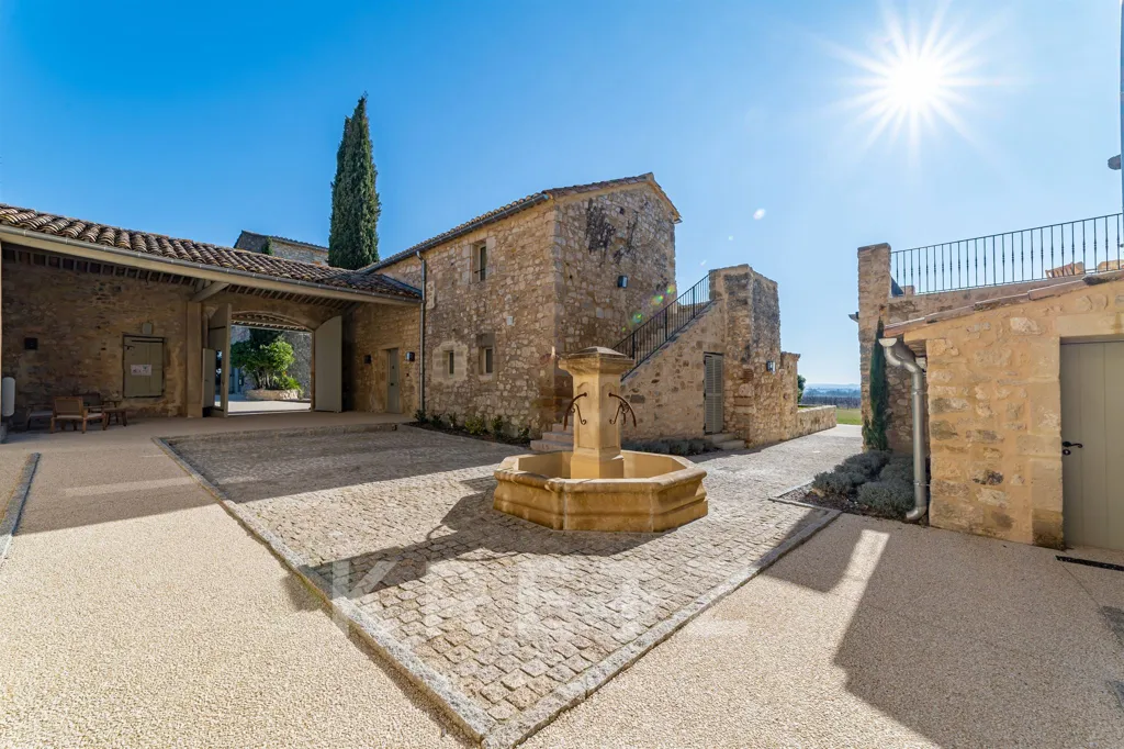 Aed - Luxury Estate with 16 Bedrooms in Uzès