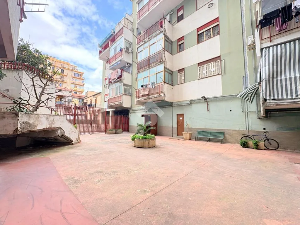 Jardin - 4-Bedroom Apartment with Balcony in Palermo