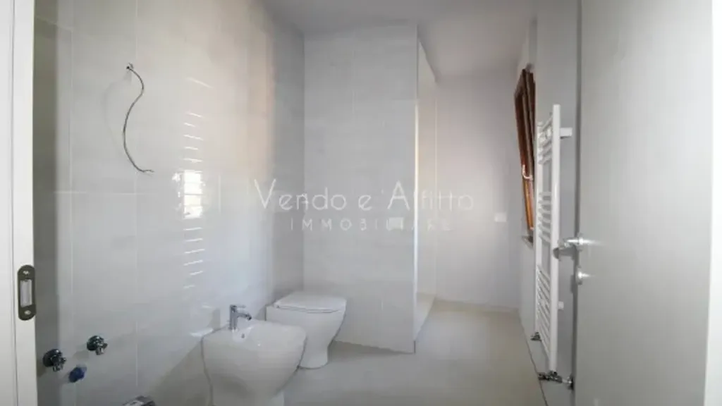Salles de bain - Modern Apartment with Balcony in Central Vasto