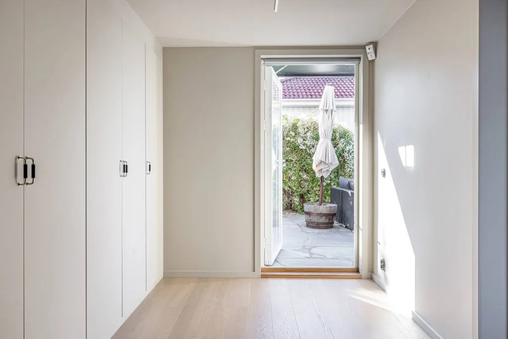 Rooms - Modern Apartment with Mälaren View in Mälarhöjden