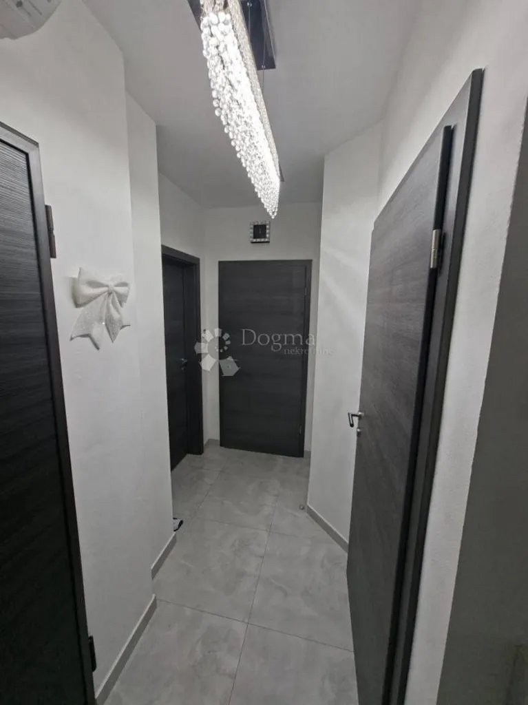 Esik - Modern Flat with Parking in Pula Centre