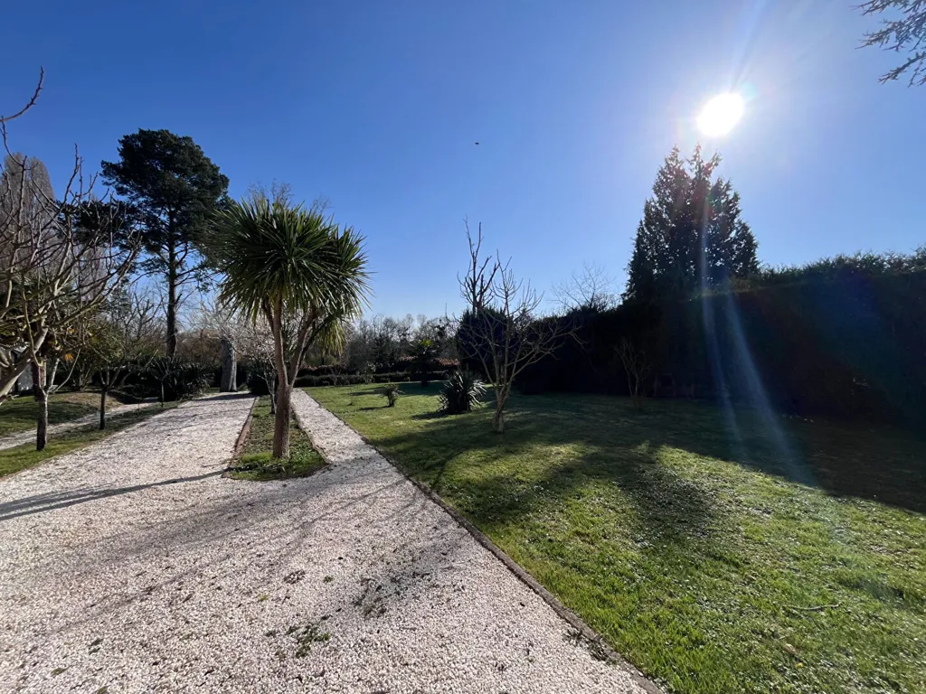 Jardin - Maison de Caractère avec Piscine près de Bourges