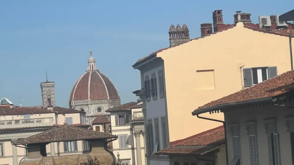 Terrass - Three-Bedroom Apartment on Multiple Levels in Florence