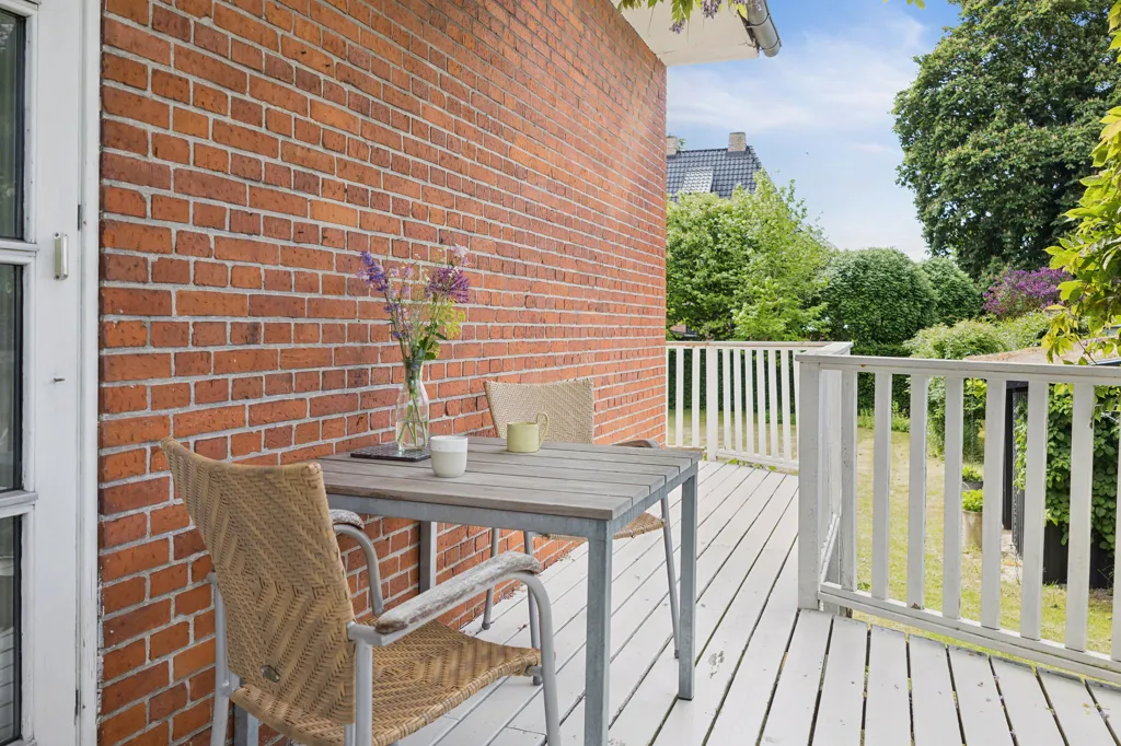Terrasse - Classical Villa with Architect-Designed Garden in Odense