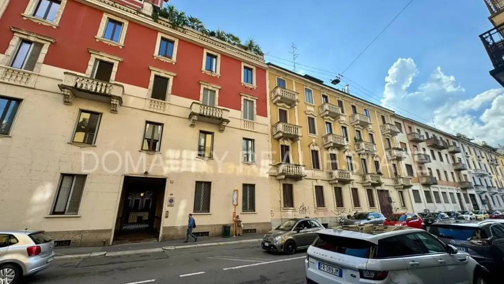 Exterior - Trilocale with Double Exposure in Milan