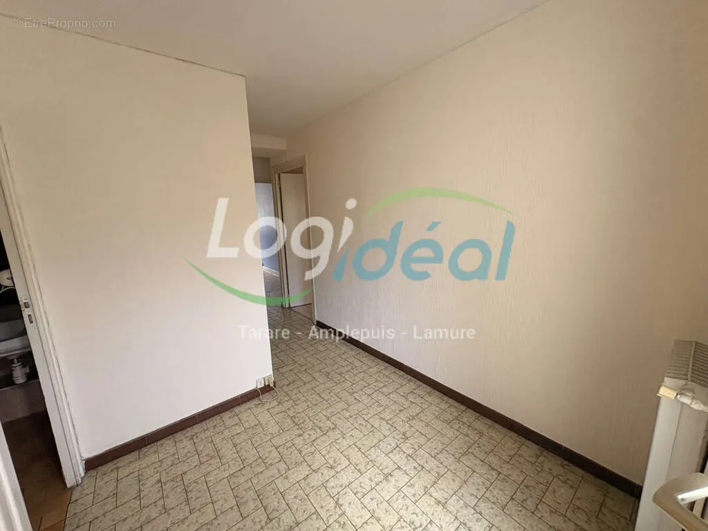 Toad - City Centre Flat with Balcony in Tarare