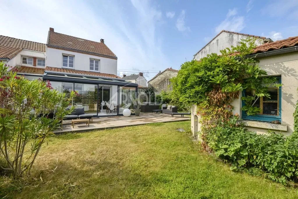 Garden - Luxury House with Garden in Vertou