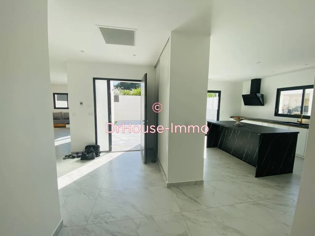 Cuisine - Villa Moderne avec Piscine à Carcassonne