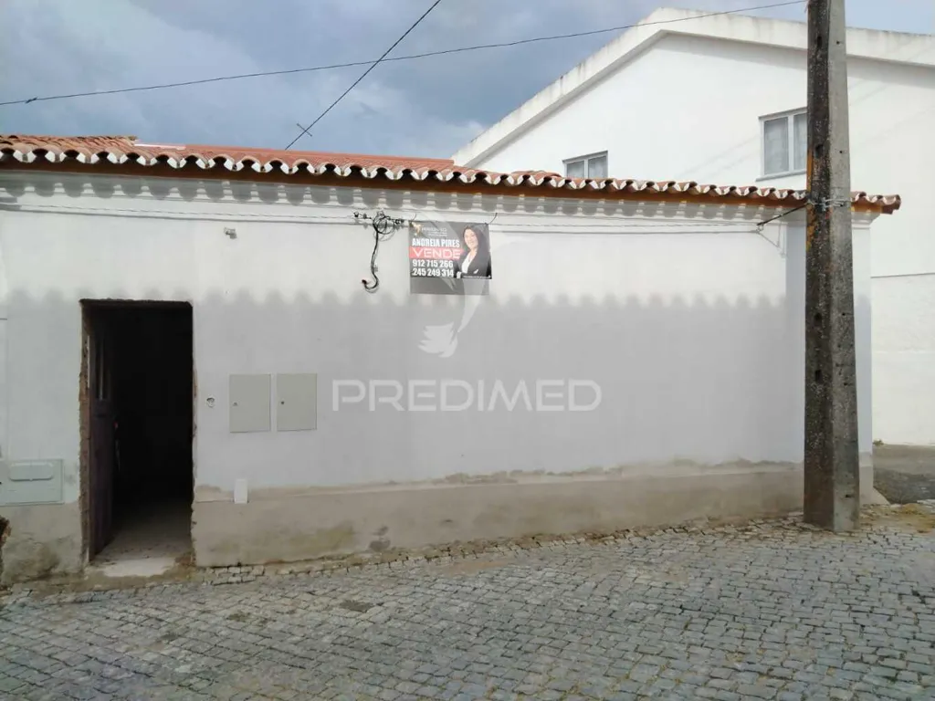 Exterior - Restoration Home in Alpalhão