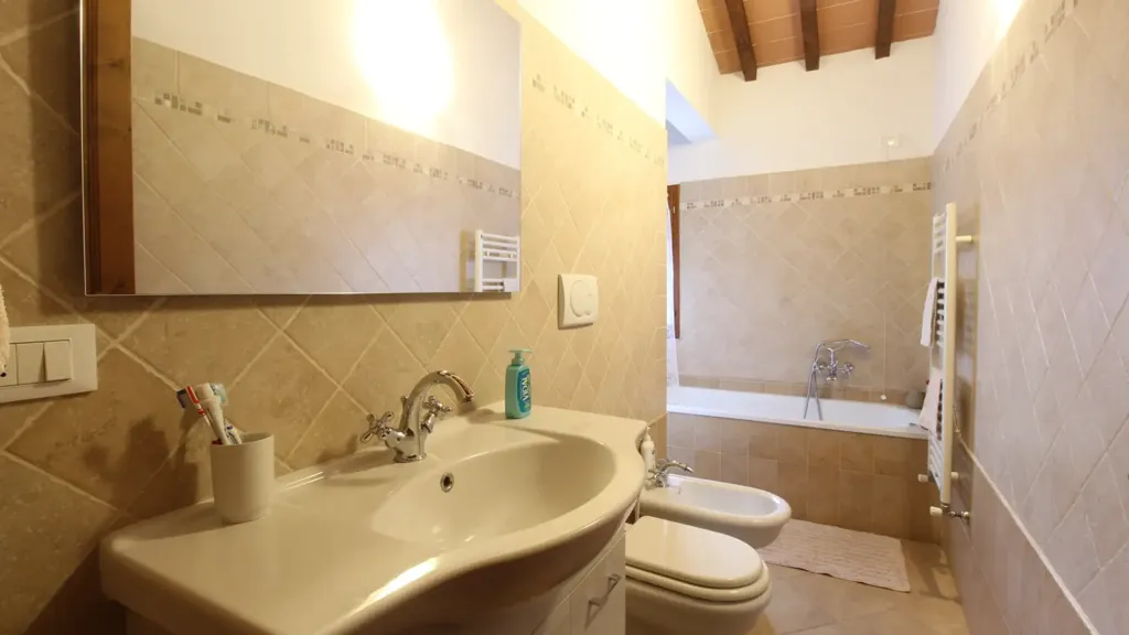Salles de bain - Rustic Villa with Private Garden in Vinci