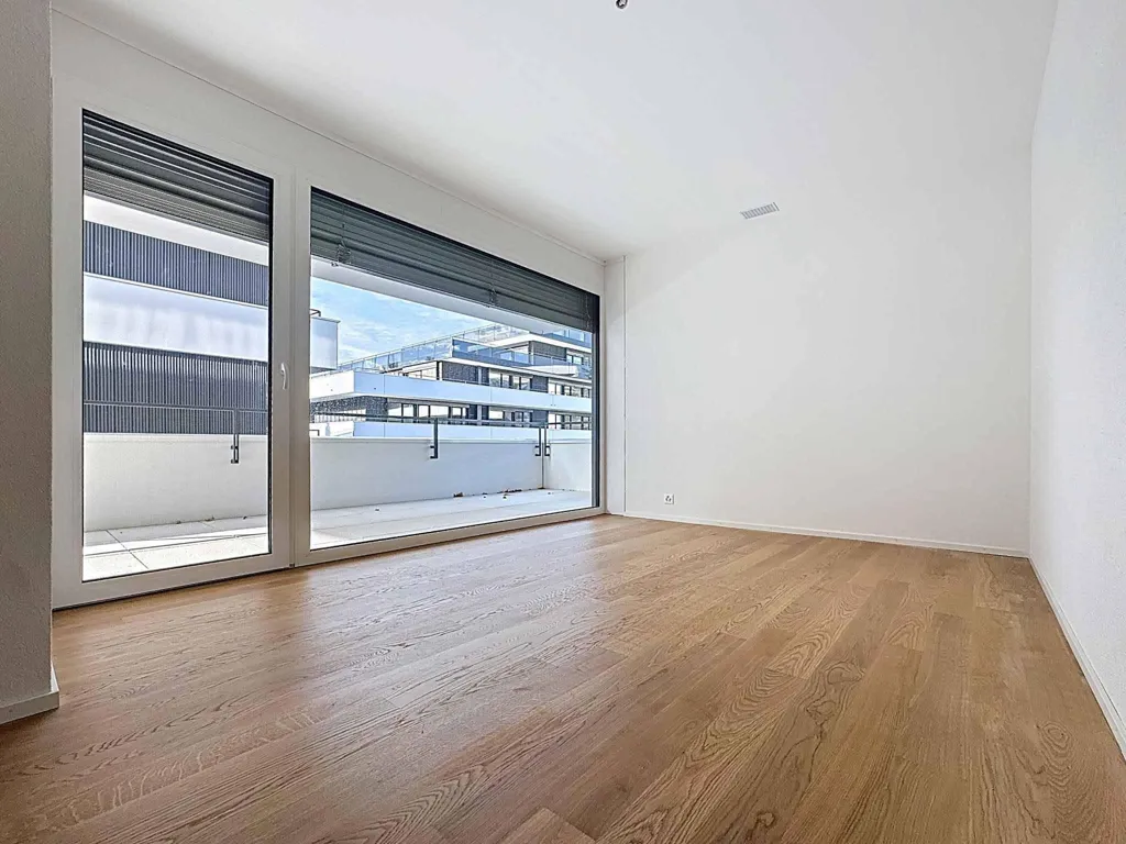 Pièces - 4.5-Piece Apartment with Lake View Balcony
