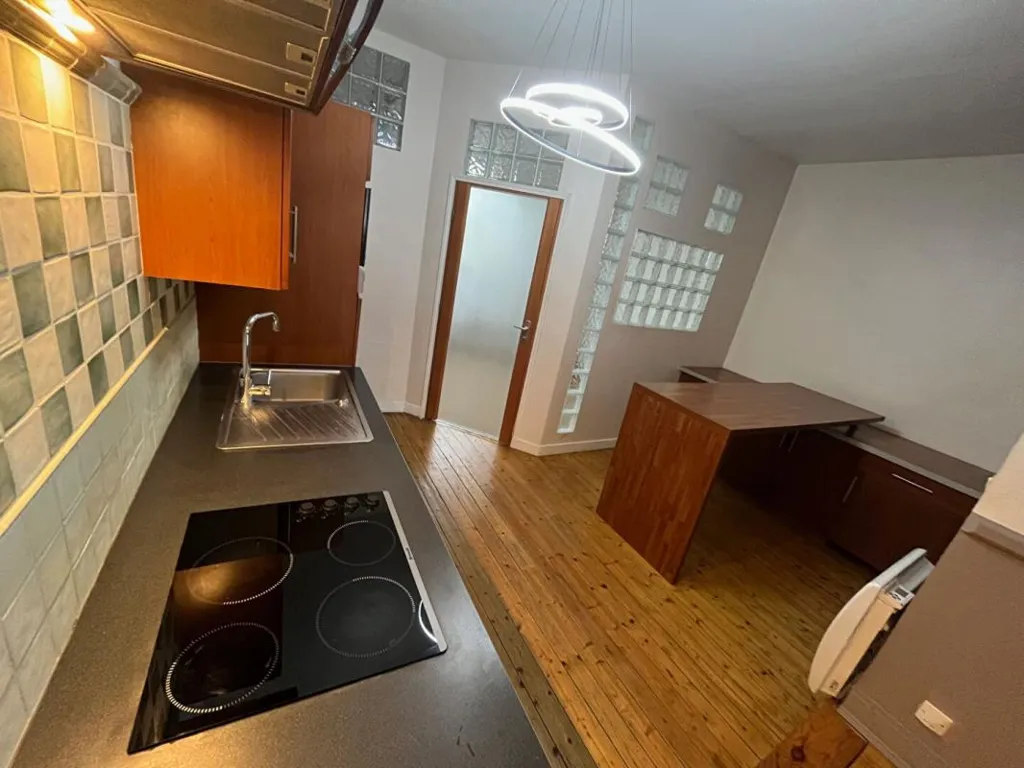 Cucina - Charming 2-Bed Apartment in Chantilly Centre
