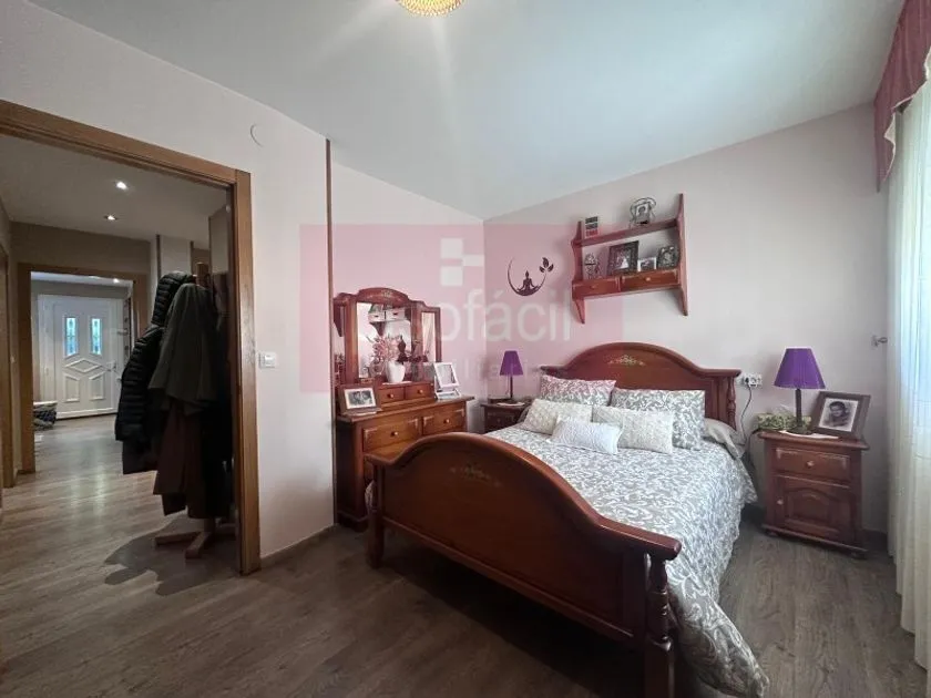 Bedrooms - Chalet with Three Apartments near Lugo