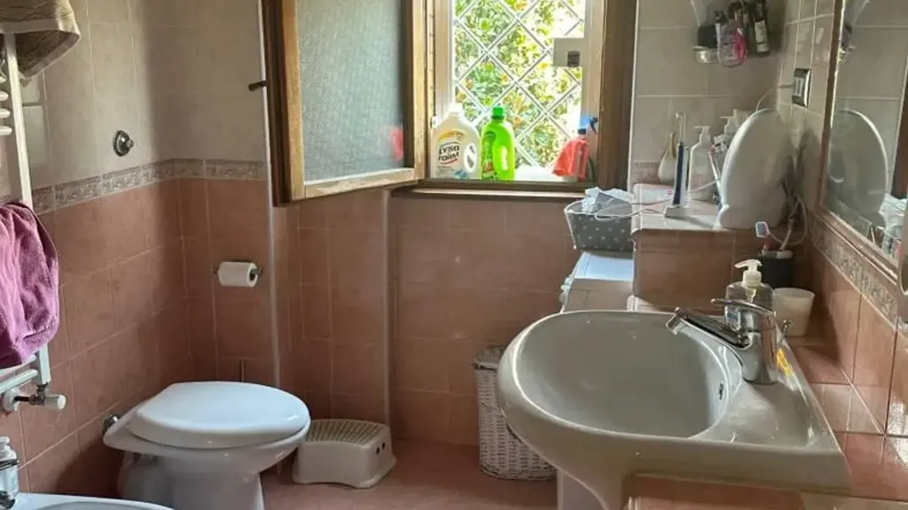 Apartment with Terrace in Via Morolo, Rome