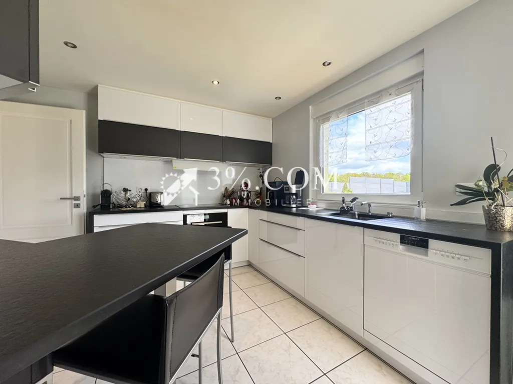 Cuisine - Maison Contemporaine avec Piscine à Olwisheim