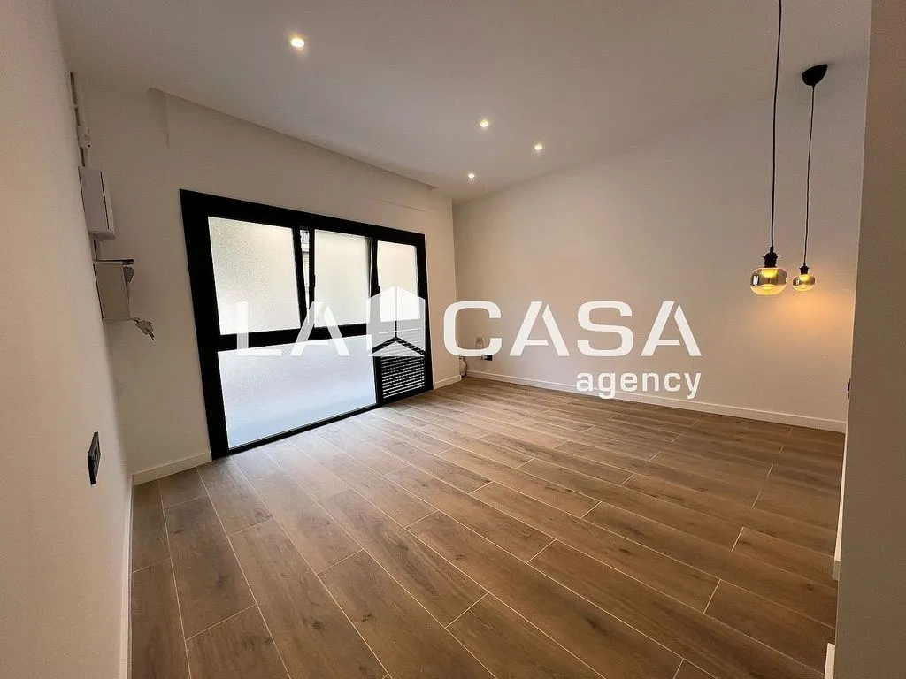 Loft in Reform with AC in Carrer de Velia