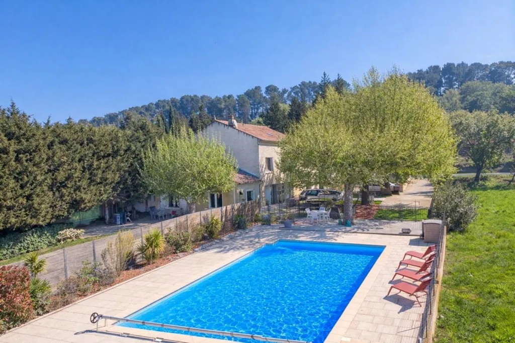 Õhuvaade - Provençal Mas with Pool in Sarrians