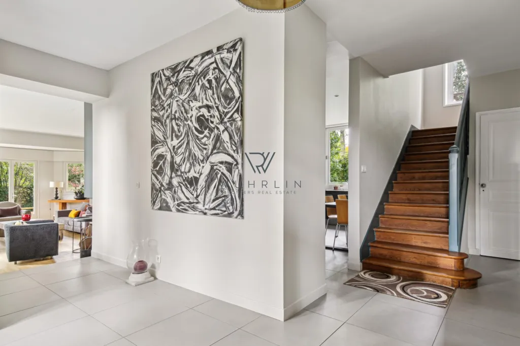 Esik - Charming 1930s House with Garden in Vaucresson