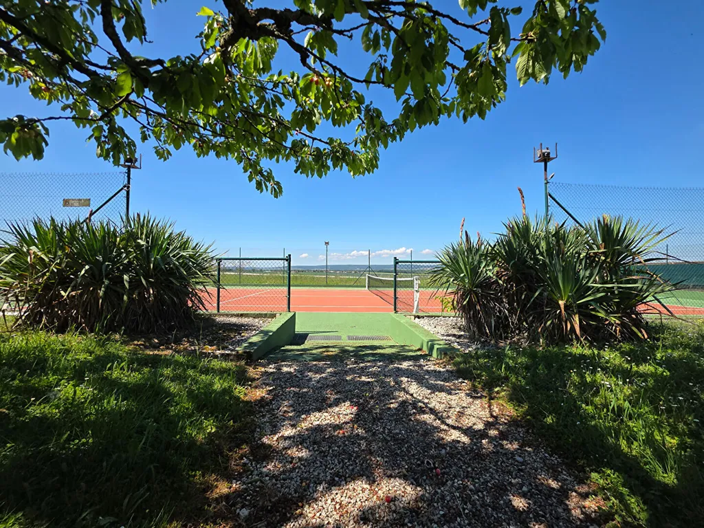 Aed - House with Pool and Tennis Court in Savouges