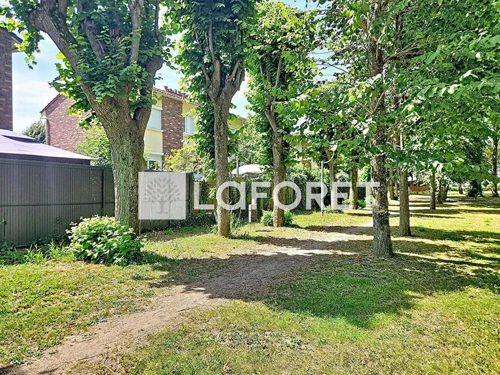 Giardino - House with Terrace in Lieusaint