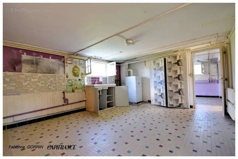 Kitchen - Spacious House with Large Garage in Aigondigné