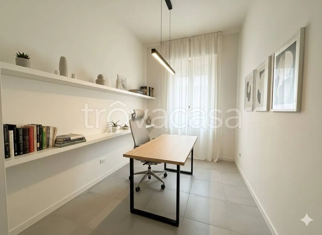Office - Completely Refined Bifamiliar in Central Ferrara