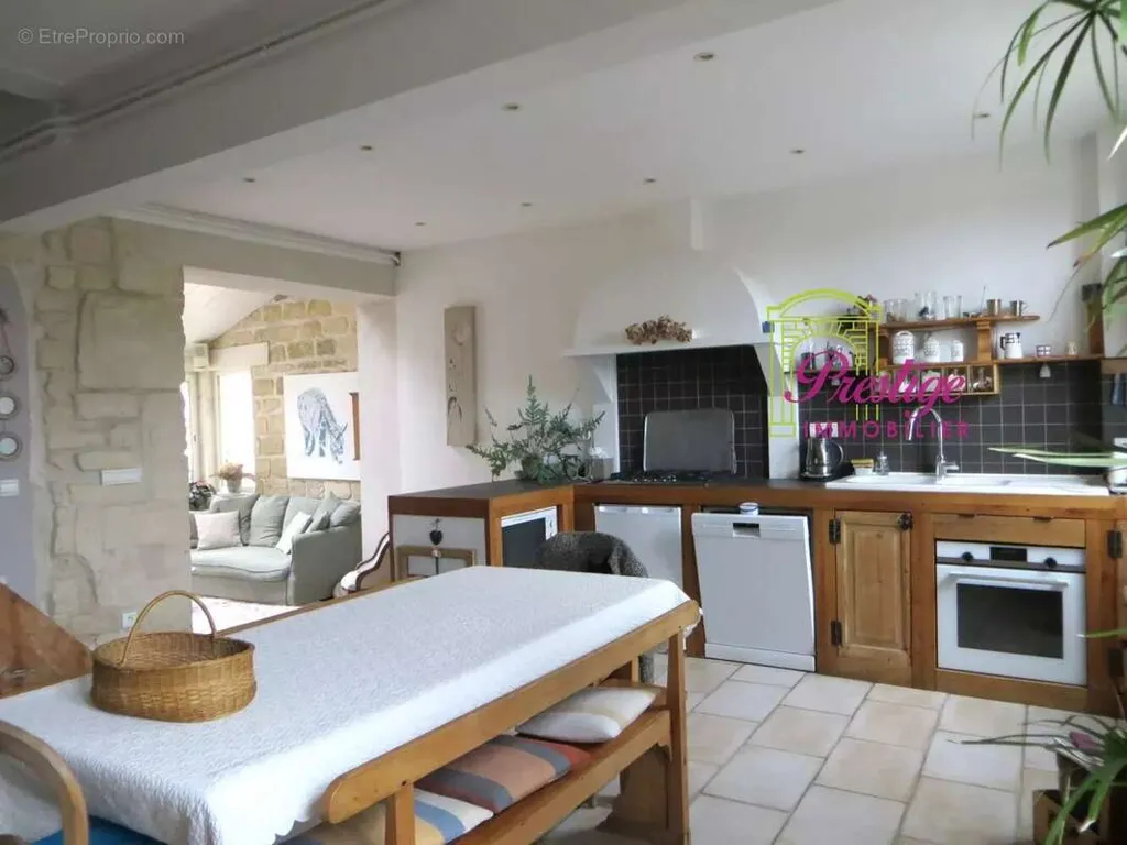 Köök - Luxury House with Courtyard in Le Mesnil-le-Roi
