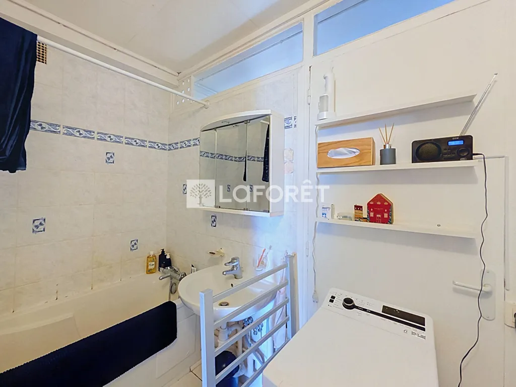 Bagni - 3-Bed Apartment with Balcony in Antony