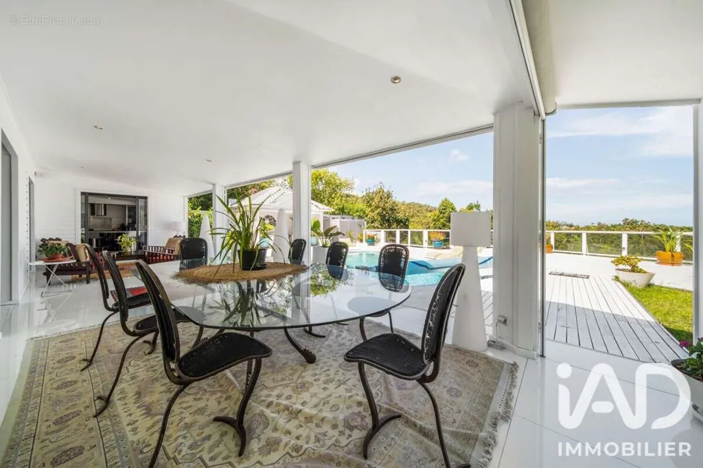 Terrasse - Villa T7 avec Vue Panoramique sur l'Océan à La Montagne