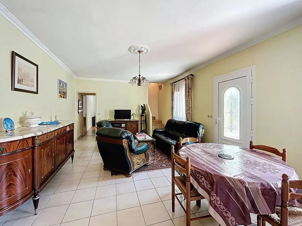 Salle à manger - Maison 5 pièces à Boissy-Saint-Leger