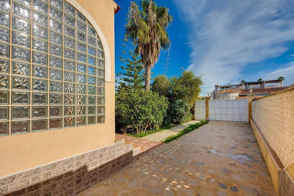 Aed - Chalet with Pool and Terrace in El Chaparral