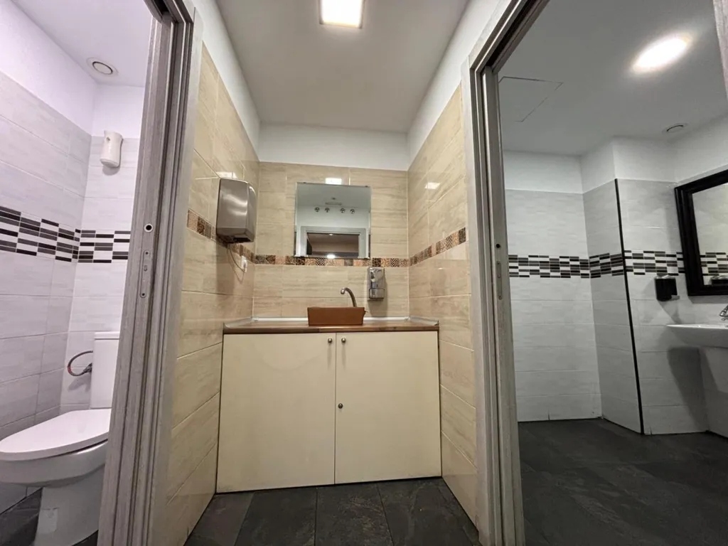 Bathrooms - Bar-Restaurant with Terrace in Pinar de Jalón