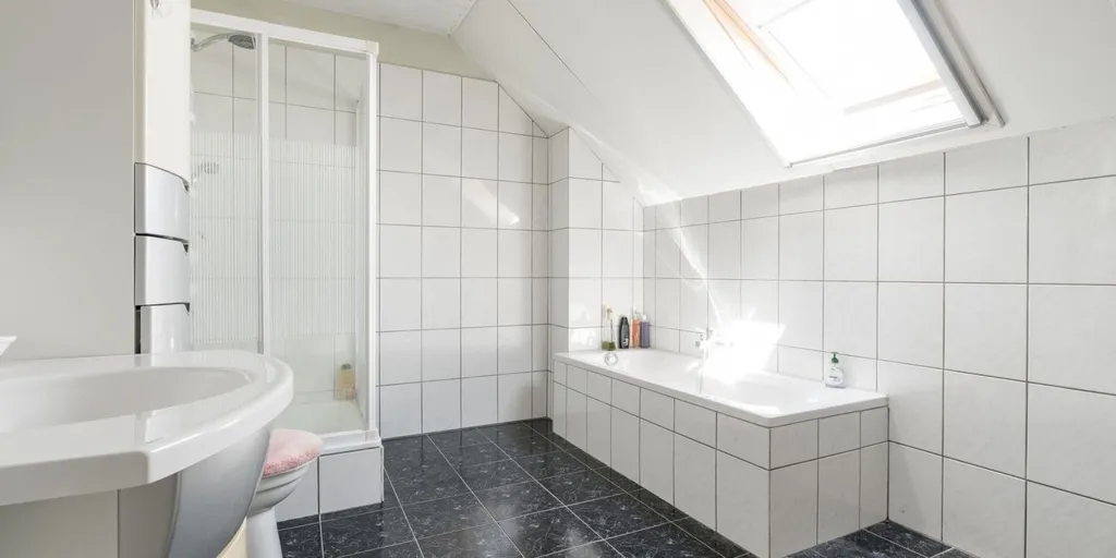 Bathrooms - Apartment with 3 Bedrooms in Overpelt Centre