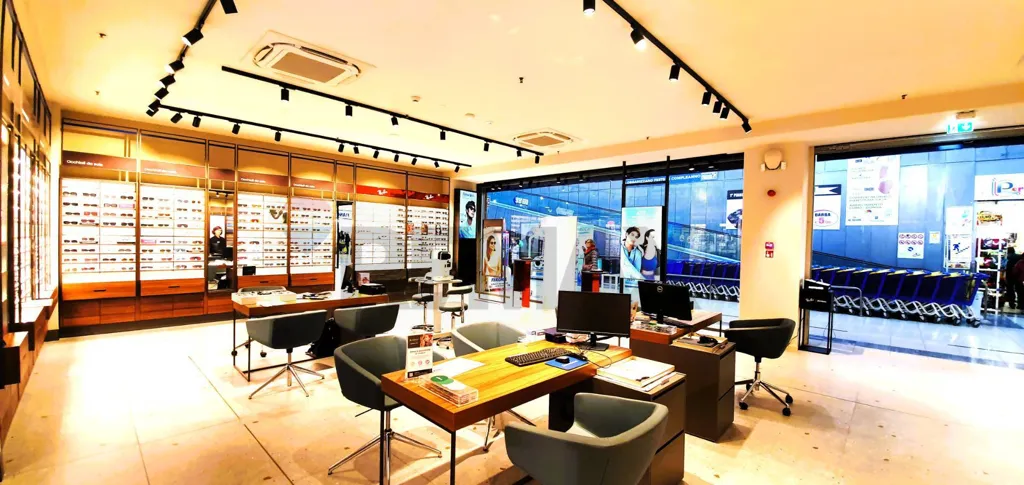 Rooms - Retail Unit with Vitrines in Fiano Romano