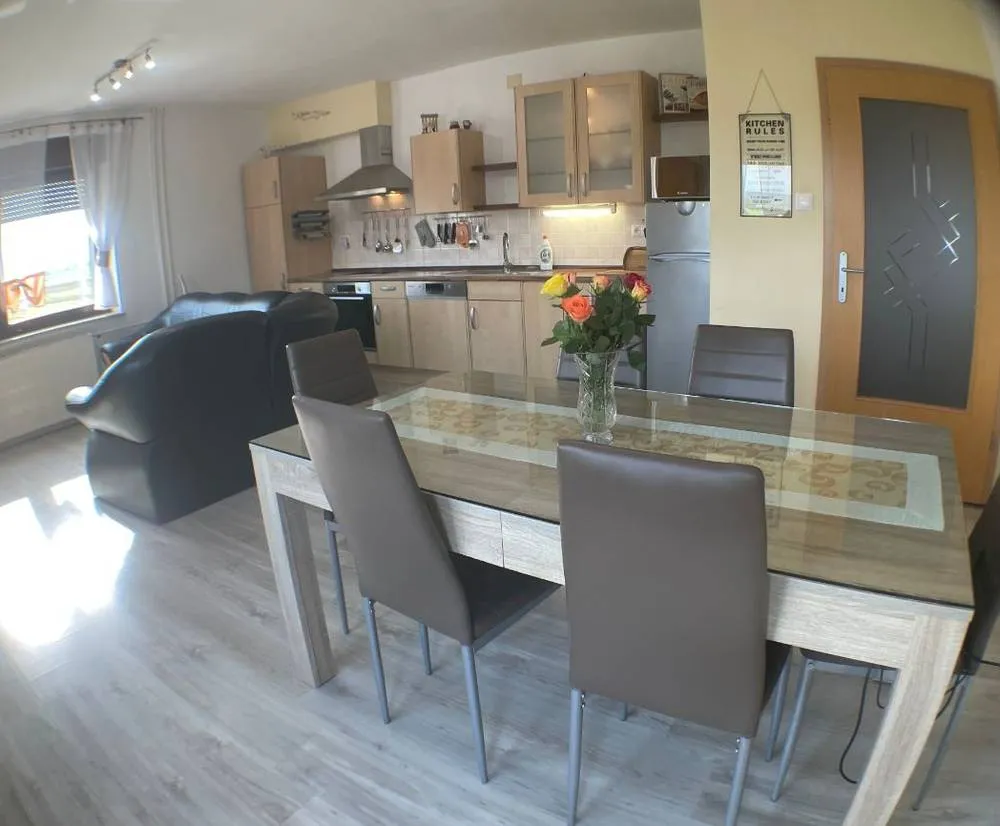 Salle à manger - Two-Storey House with Large Land in Medvode