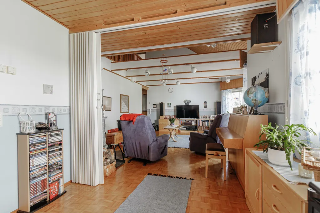Elutuba - Spacious Detached House with Garden in Riskunmäki