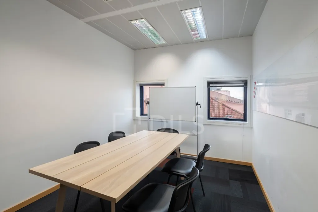 Bureau - Office with Air Conditioning in Amoreiras Square, Lisbon
