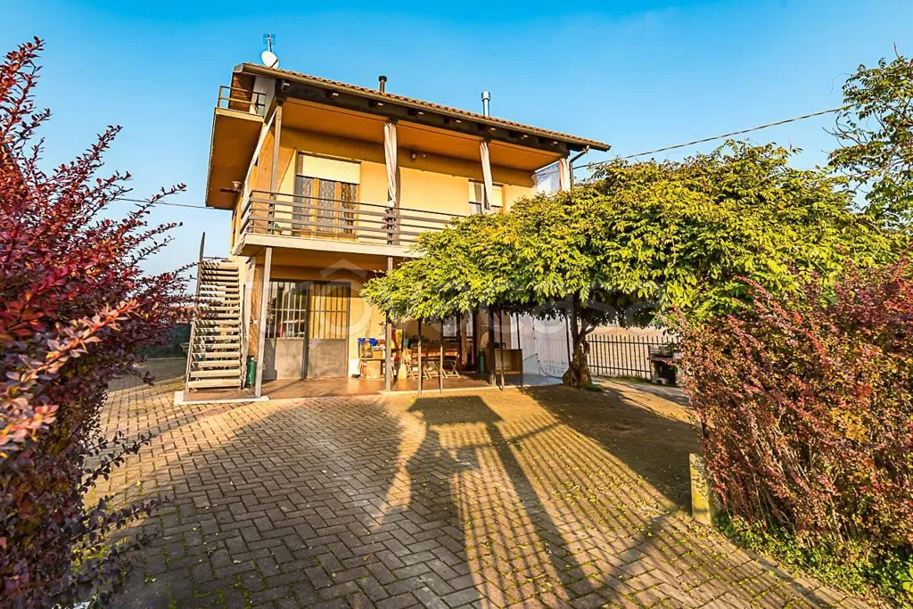 Extérieur - Villa with Garden in Faule, Piemonte