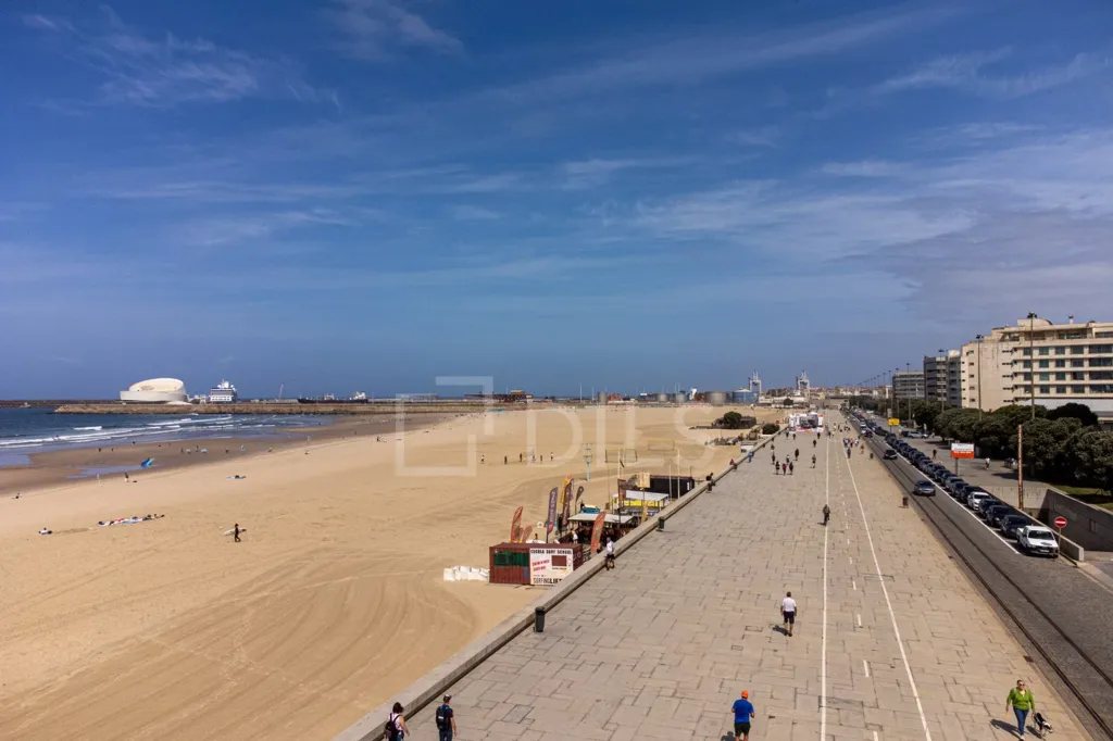 Shop with Sea View in Matosinhos