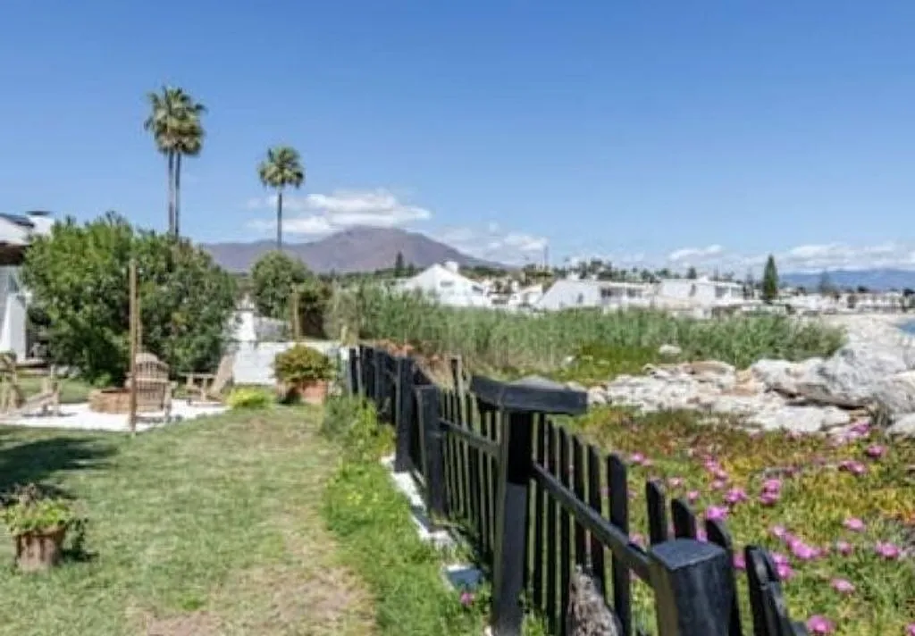 Jardin - Seaside Villa with Private Beach in Estepona