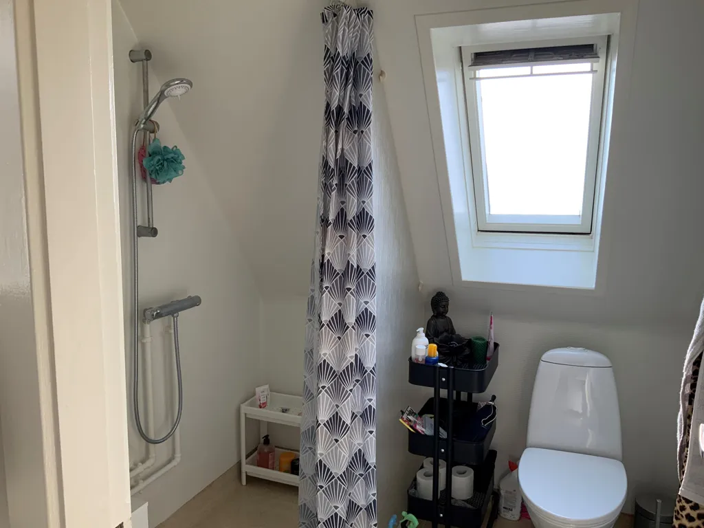 Salles de bain - Modernised 2-Bed Flat with Garden Access in Classensgade