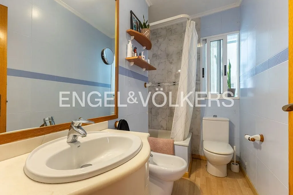 Vannitoad - T2 Flat with Balcony in Valencia